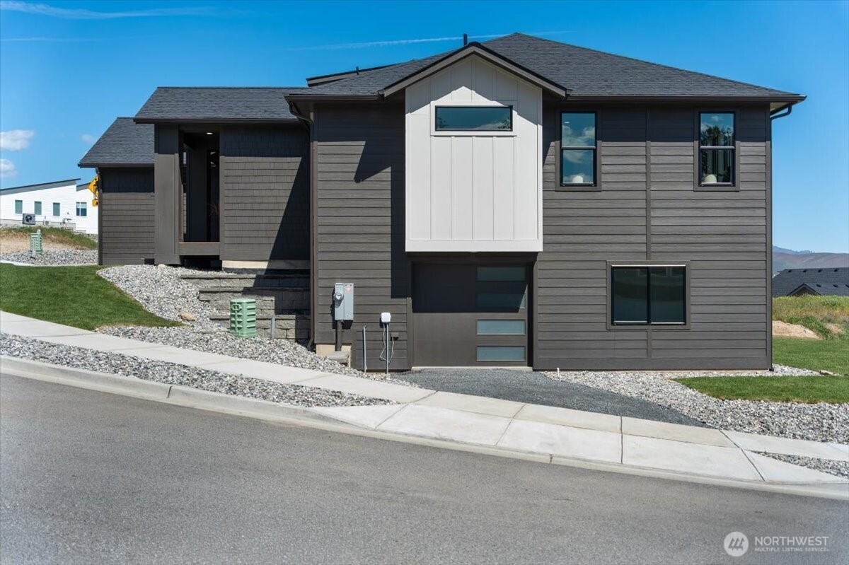 982 Spring Mountain Drive , Wenatchee, WA 98801