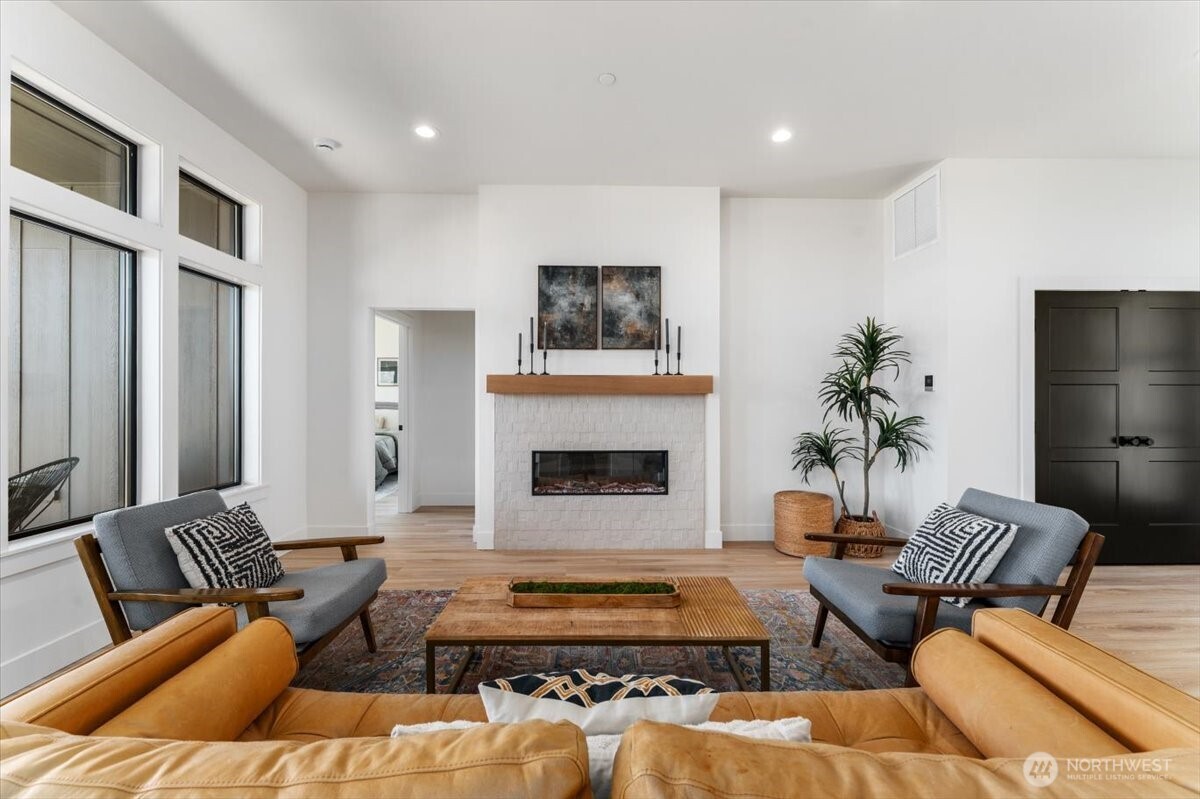 982 Spring Mountain Drive , Wenatchee, WA 98801