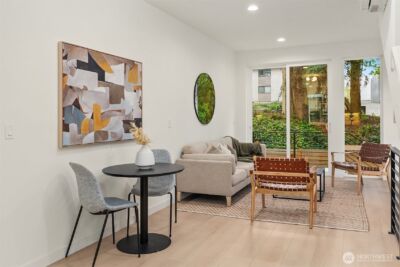 10835 11th Avenue NE, Seattle, WA 98125 - Photo 2