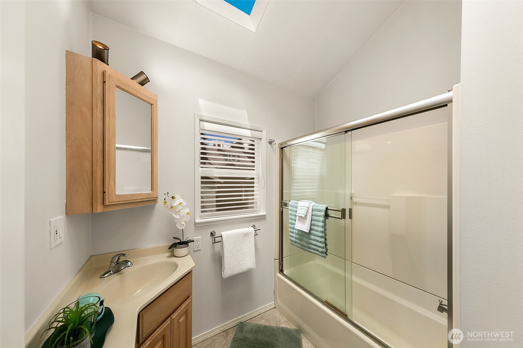 630 NW 76th Street , Seattle, WA 98117