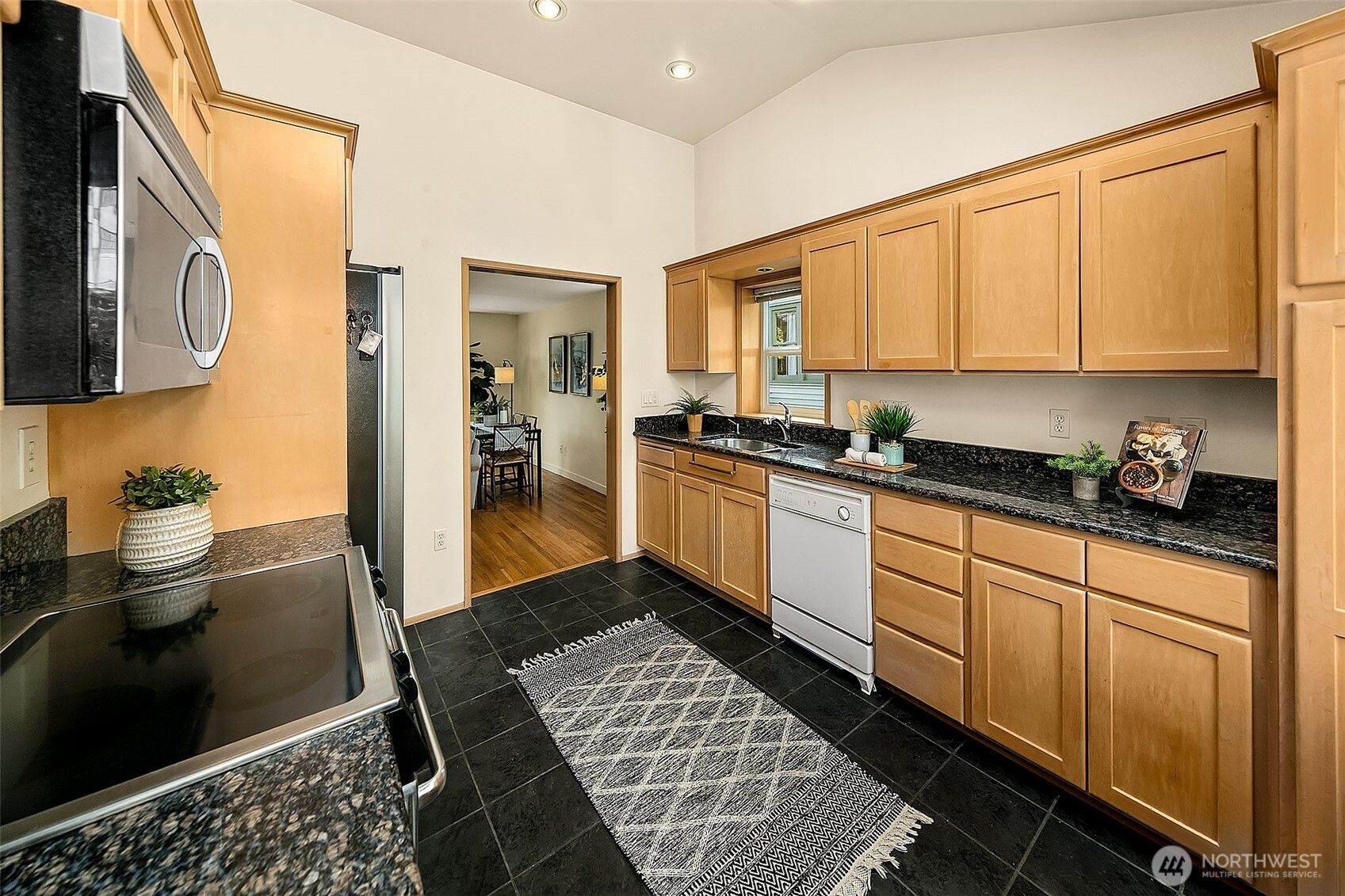630 NW 76th Street , Seattle, WA 98117