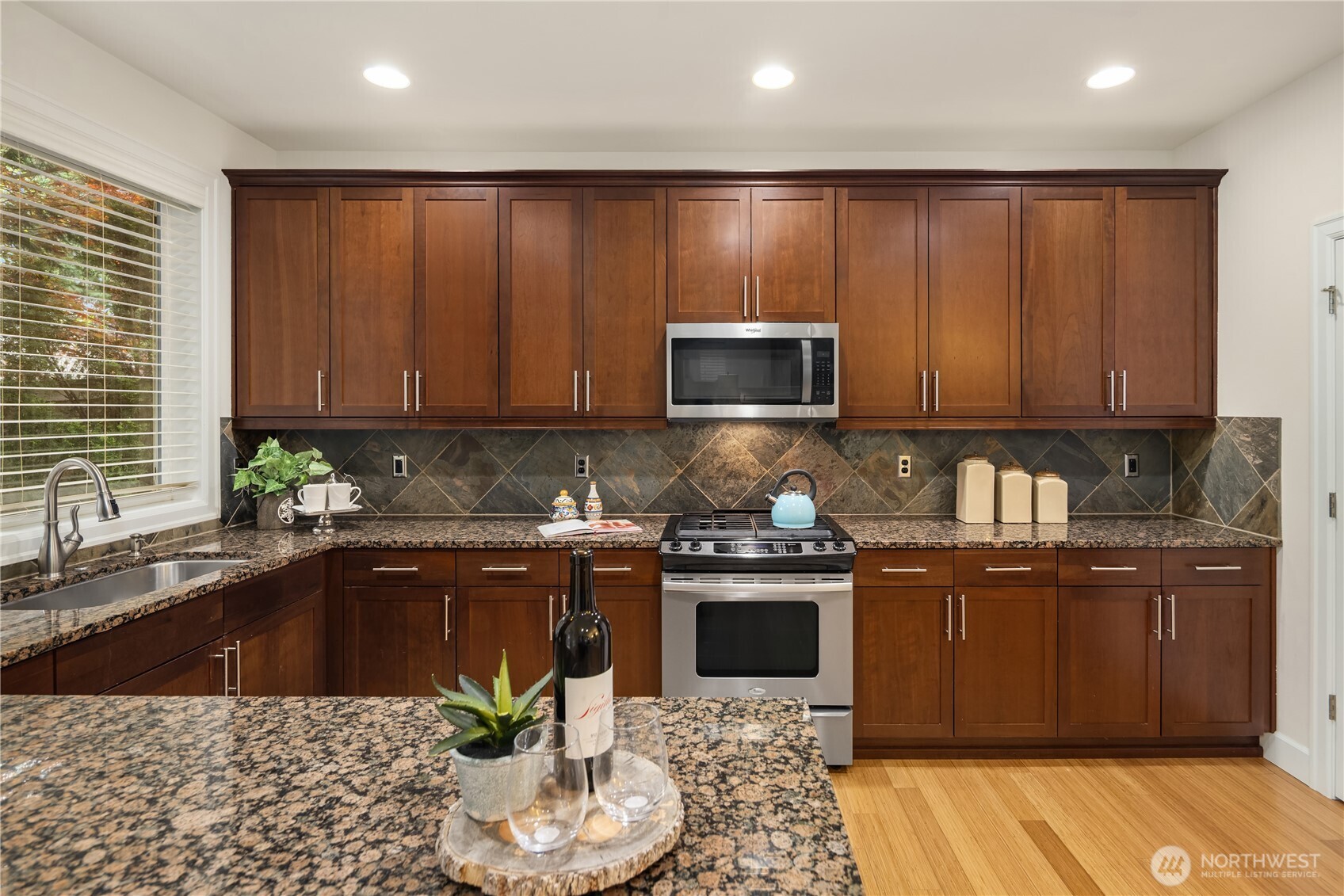 12316 NE 86th Way #6, Kirkland, WA 98033