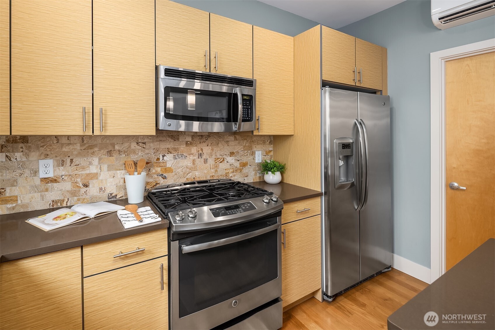 1550 NW 60th Street , Seattle, WA 98107