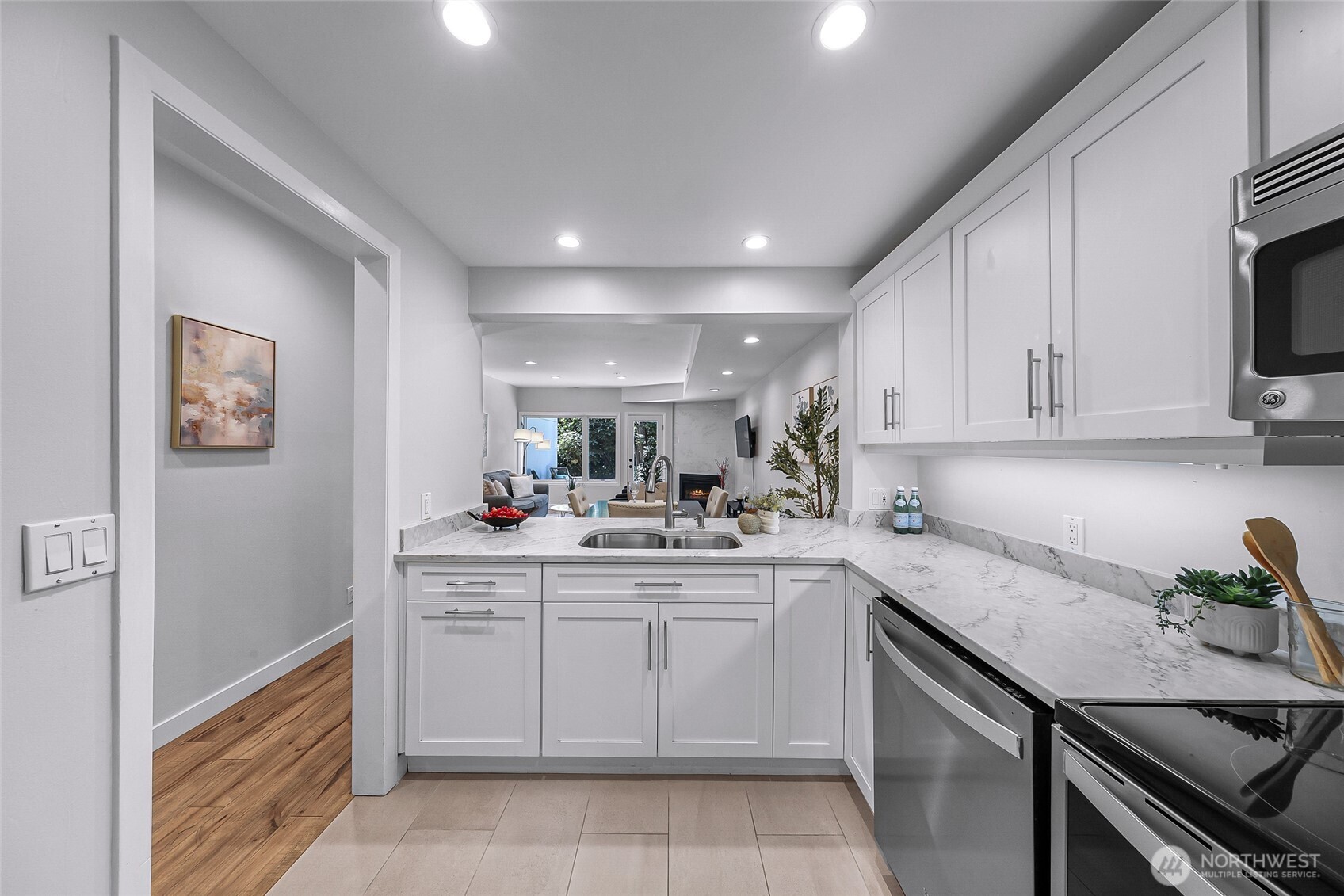 9039 NE Juanita Drive #104, Kirkland, WA 98034