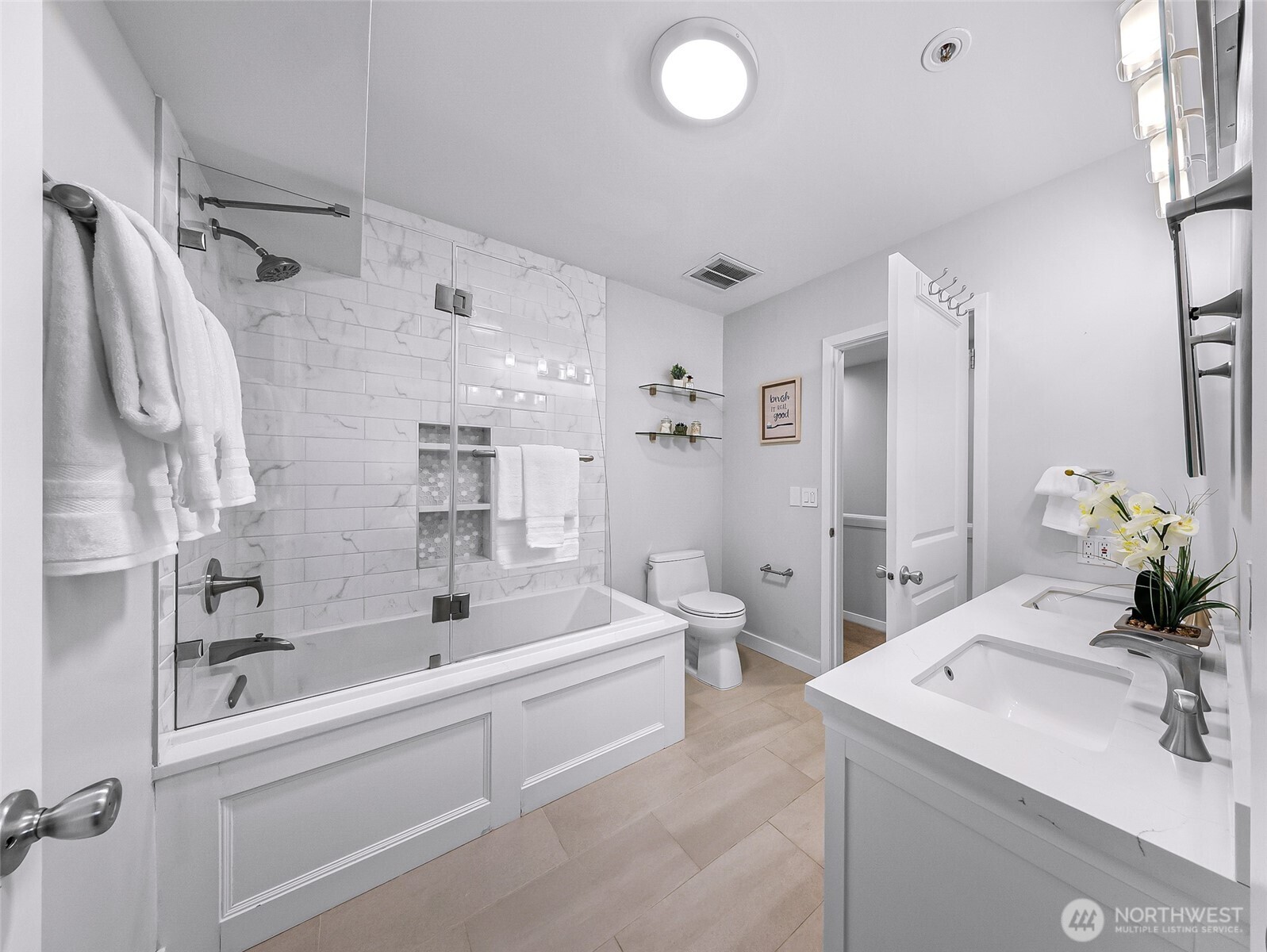 9039 NE Juanita Drive #104, Kirkland, WA 98034