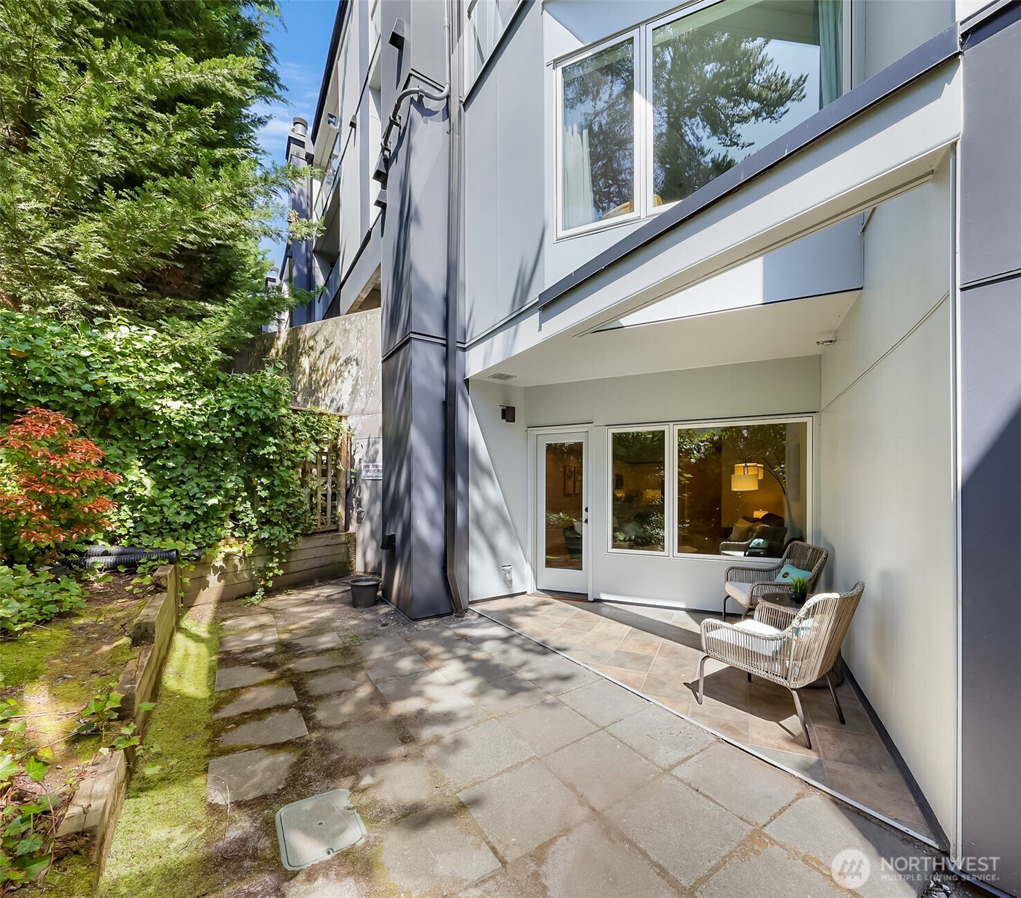 9039 NE Juanita Drive #104, Kirkland, WA 98034