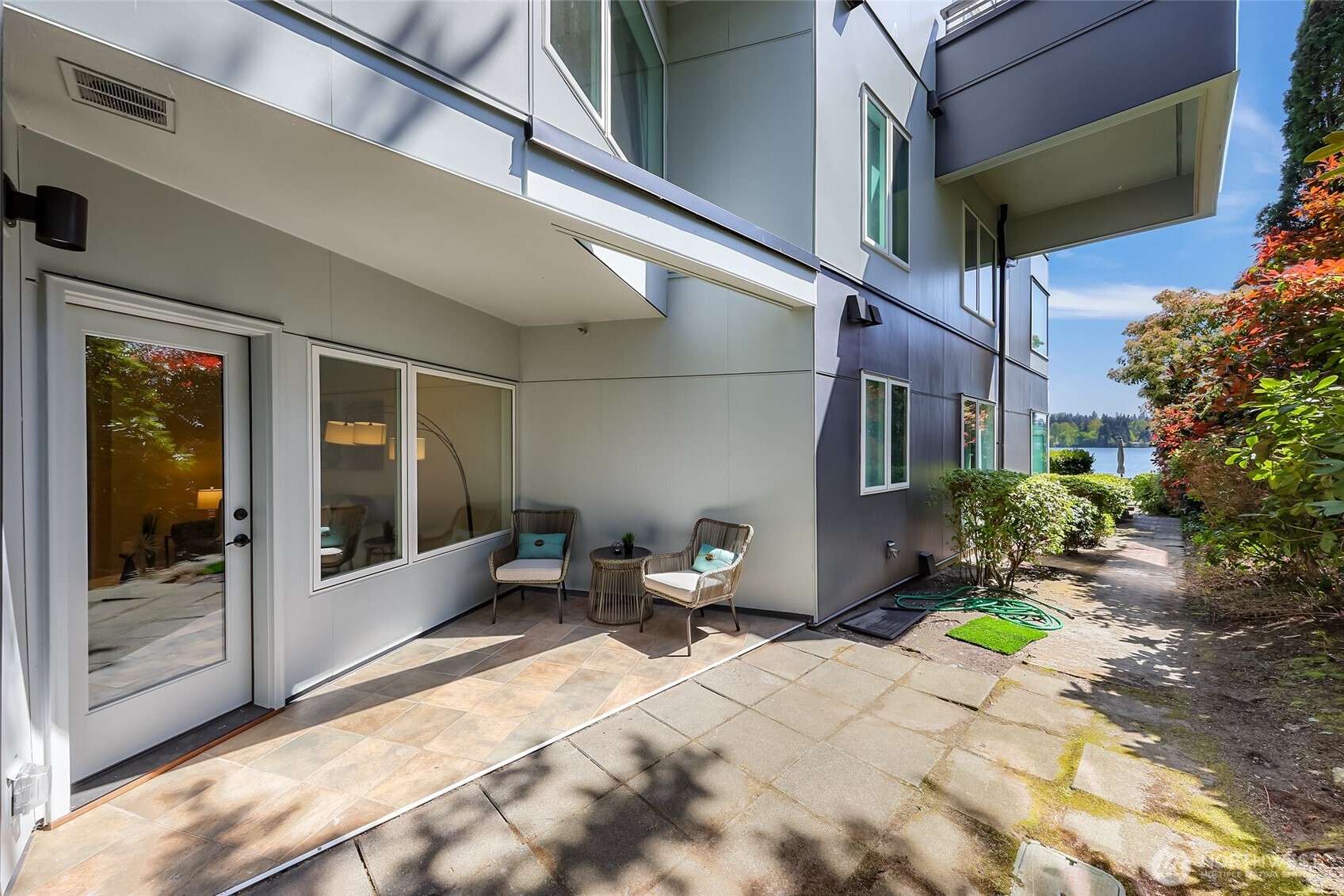 9039 NE Juanita Drive #104, Kirkland, WA 98034