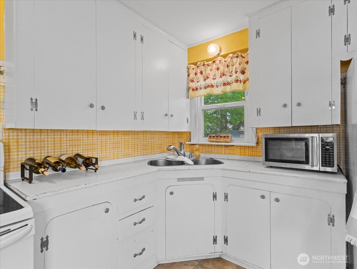 1016 W Street , Vancouver, WA 98661