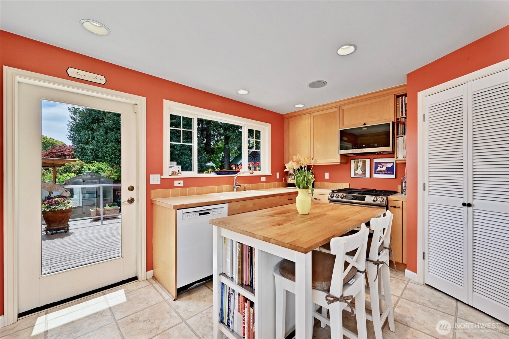 4061 W Ruffner Street , Seattle, WA 98199