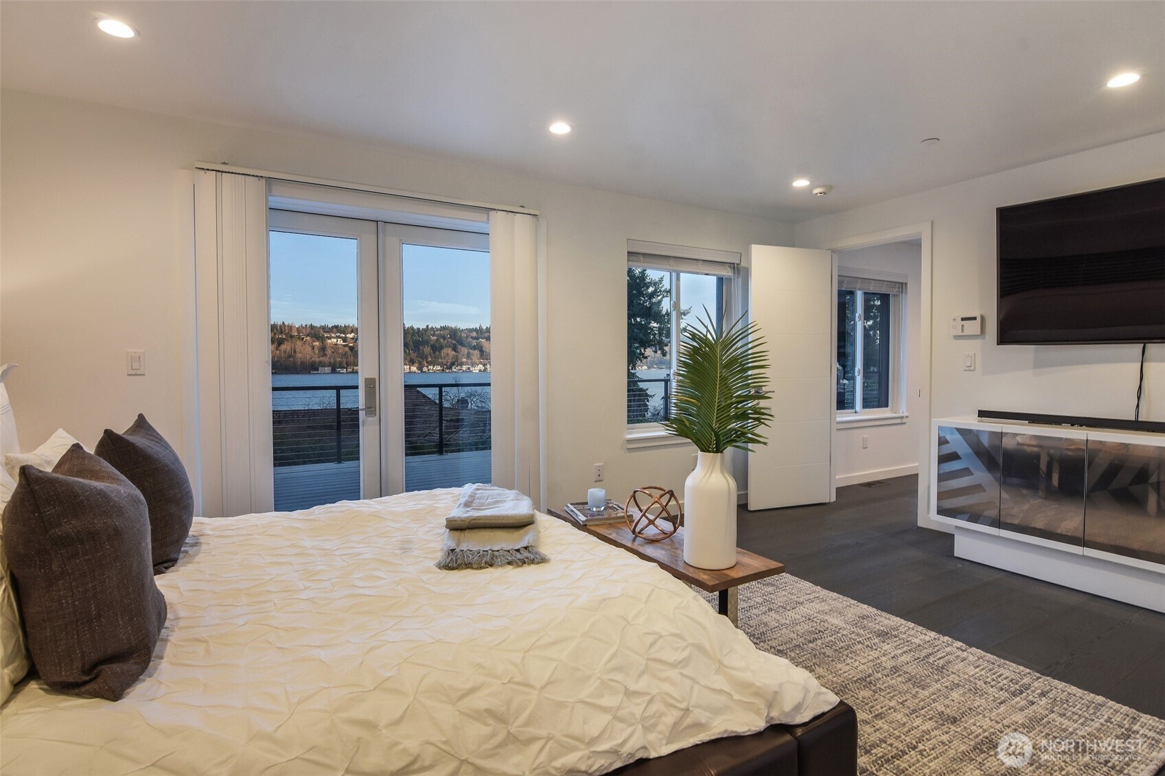 6240 E Mercer Way , Mercer Island, WA 98040