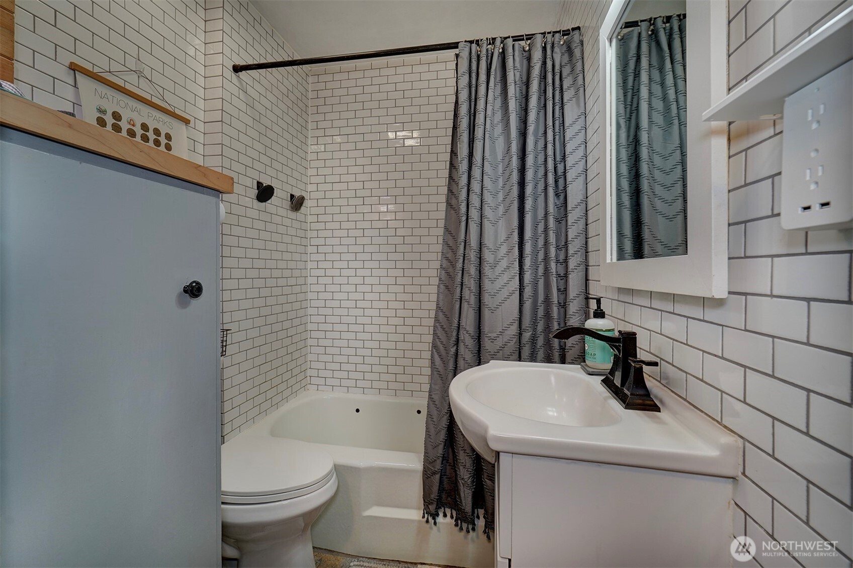 1112 N Cambrian Avenue , Bremerton, WA 98312