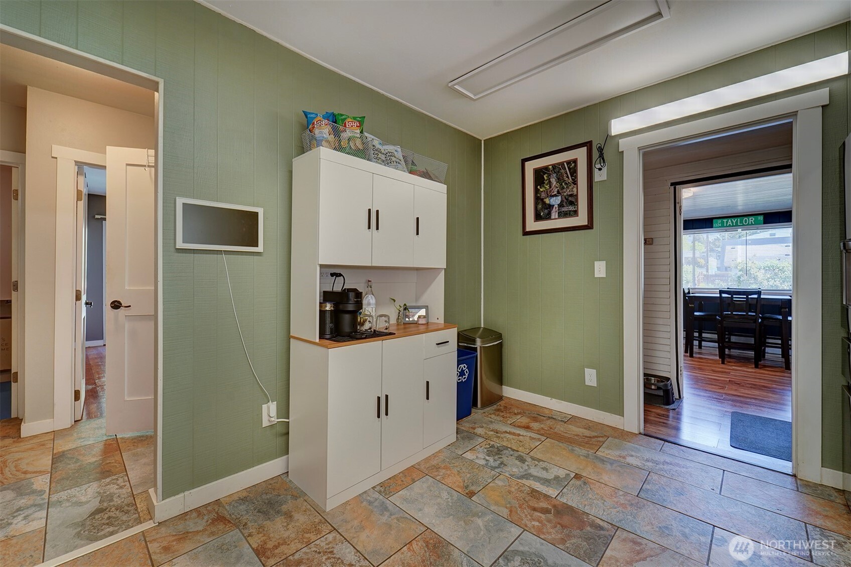 1112 N Cambrian Avenue , Bremerton, WA 98312