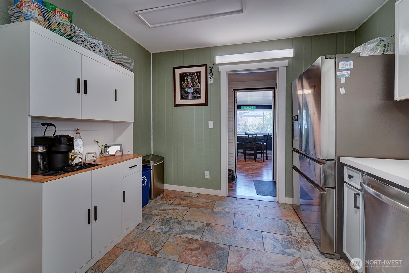 1112 N Cambrian Avenue , Bremerton, WA 98312