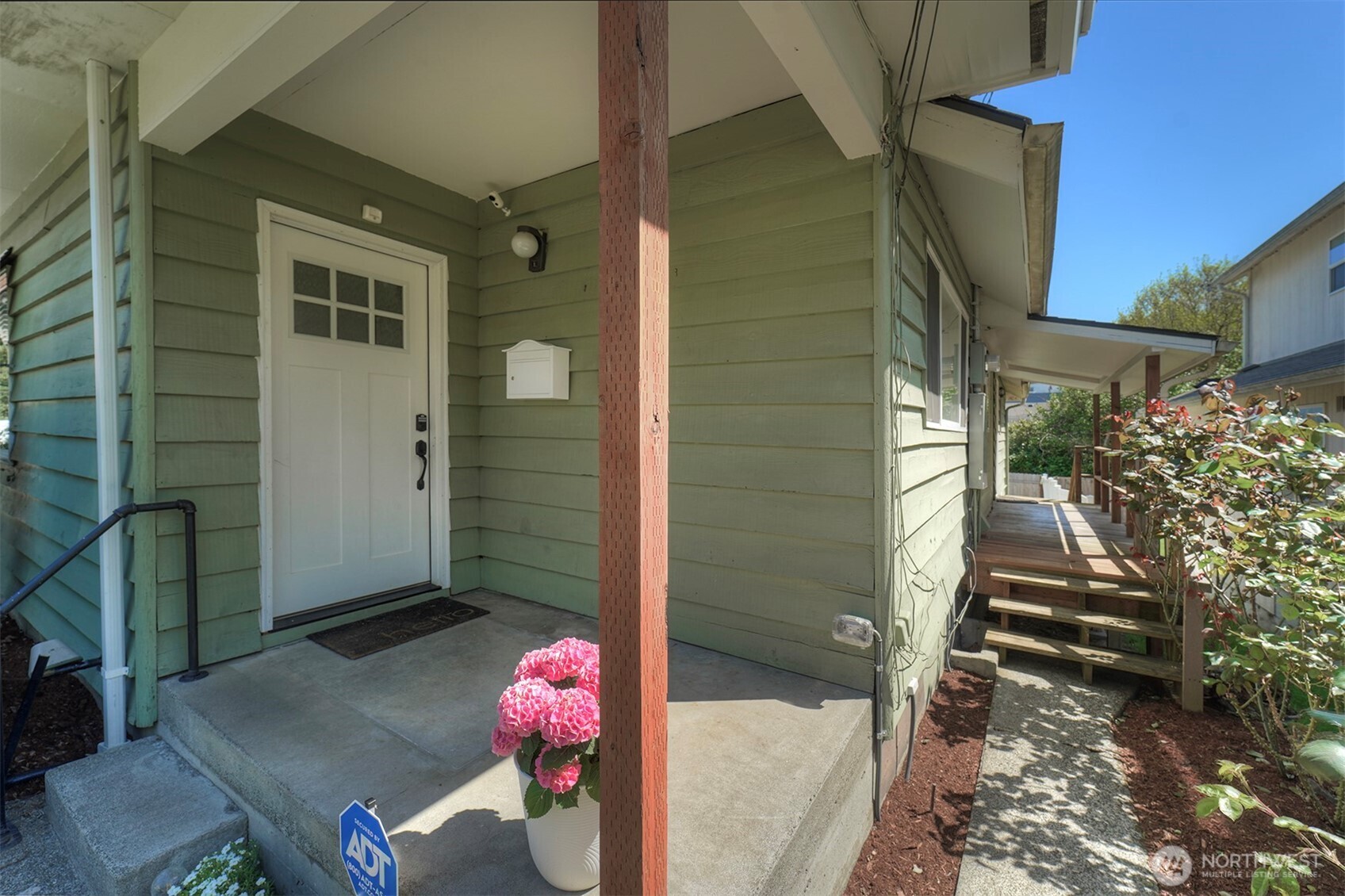 1112 N Cambrian Avenue , Bremerton, WA 98312