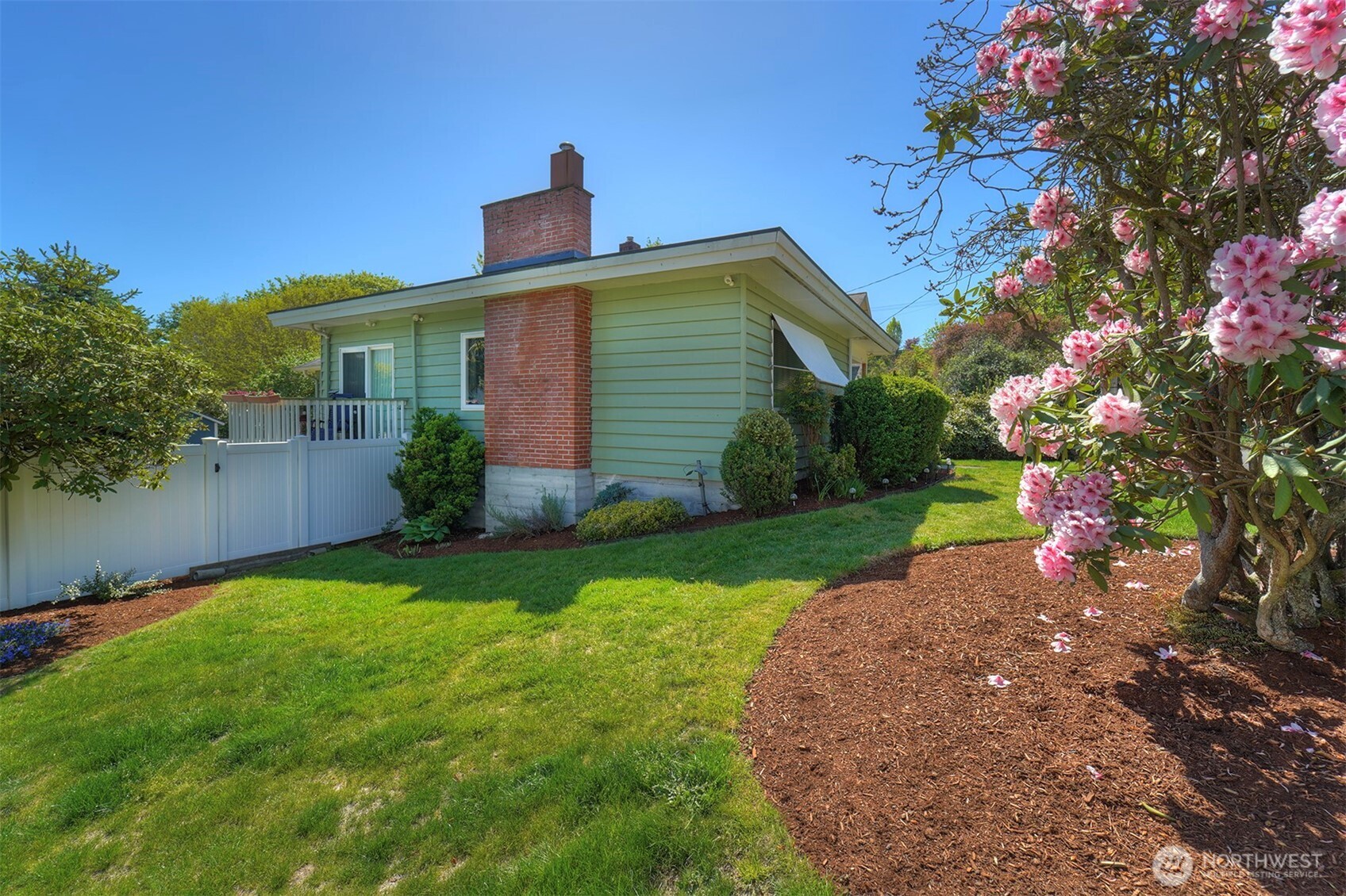 1112 N Cambrian Avenue , Bremerton, WA 98312