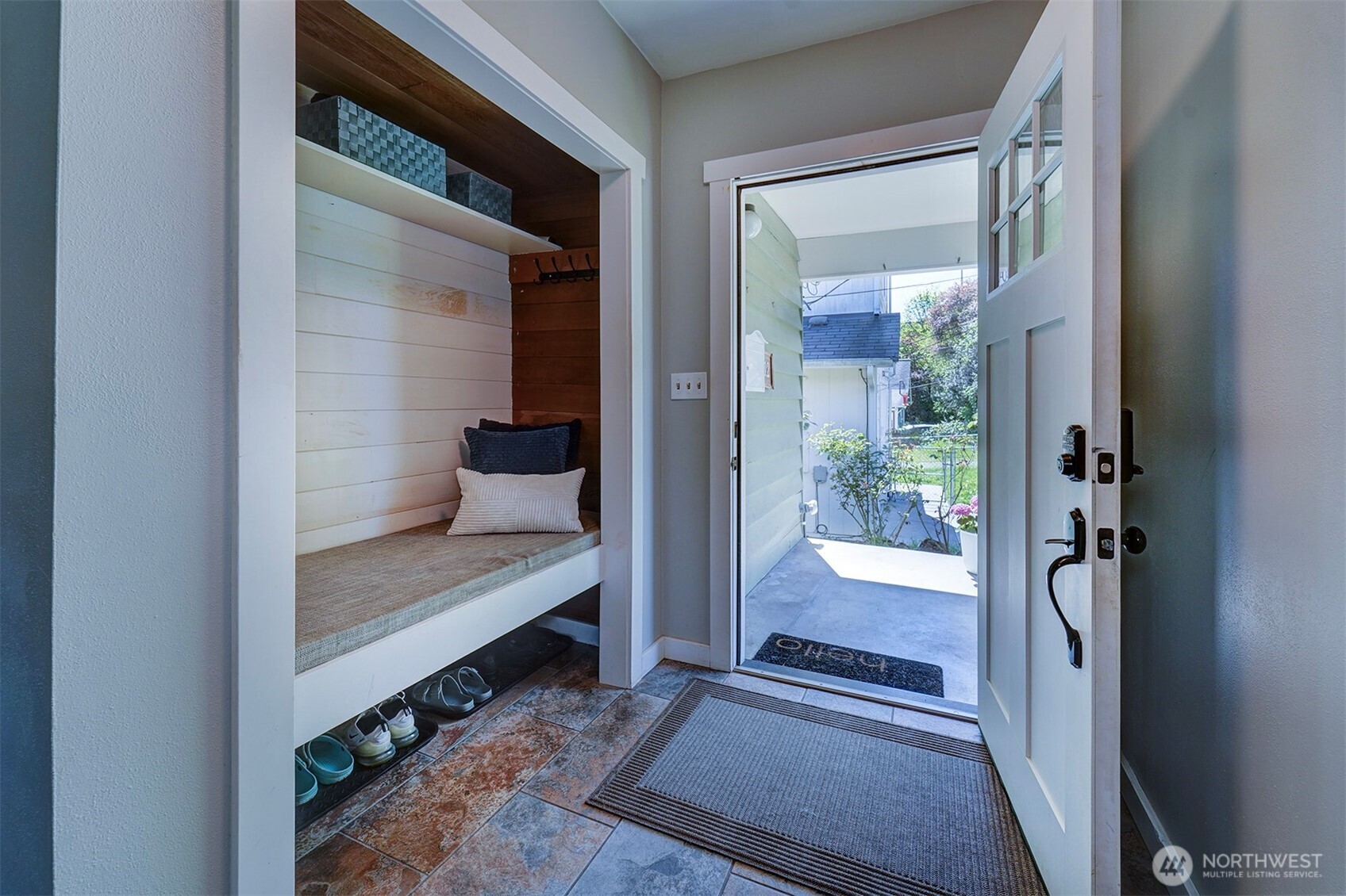 1112 N Cambrian Avenue , Bremerton, WA 98312