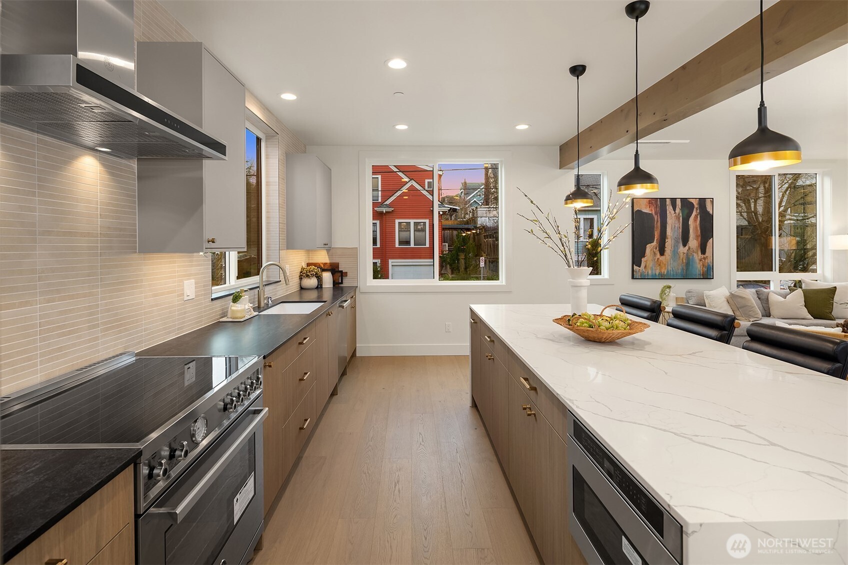 4406 1st Avenue NE, Seattle, WA 98105