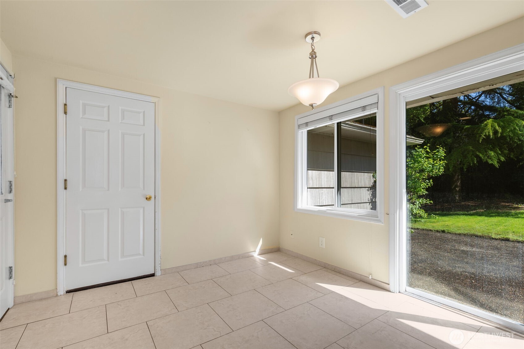 10435 SE 13th Street , Bellevue, WA 98004