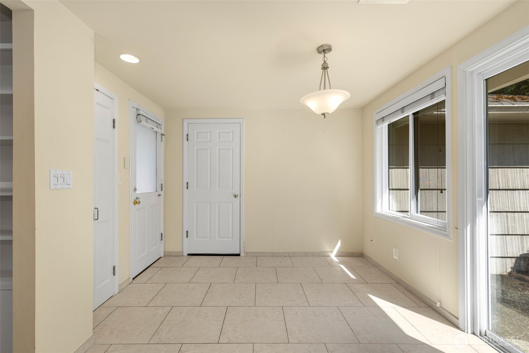 10435 SE 13th Street , Bellevue, WA 98004