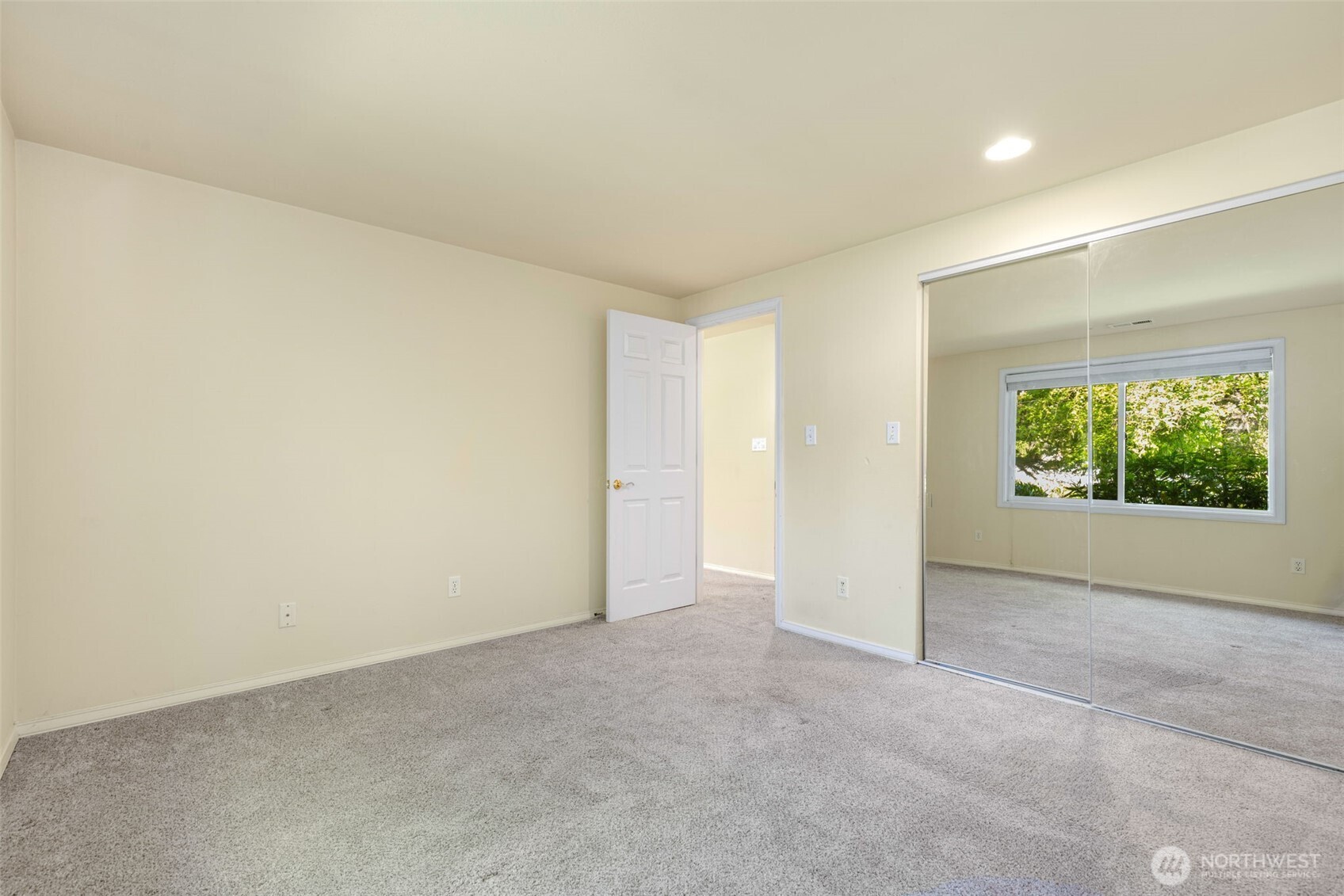 10435 SE 13th Street , Bellevue, WA 98004
