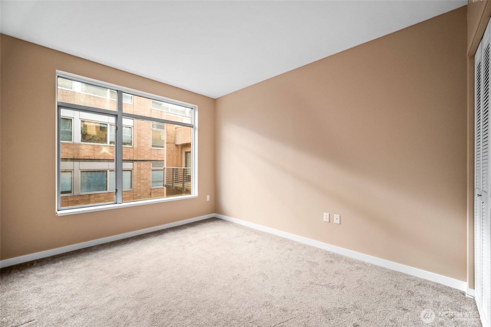 701 Columbia Street #415, Vancouver, WA 98660