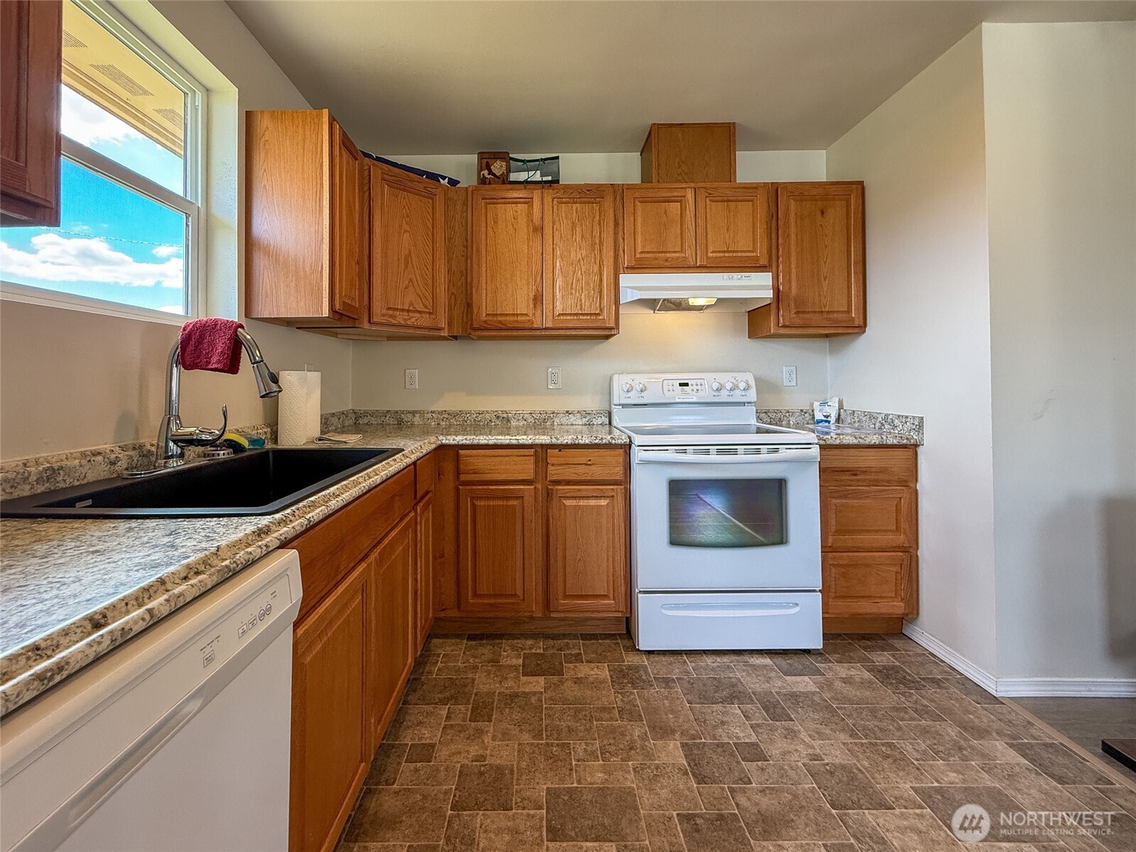 6996 Hwy 155 , Omak, WA 98841