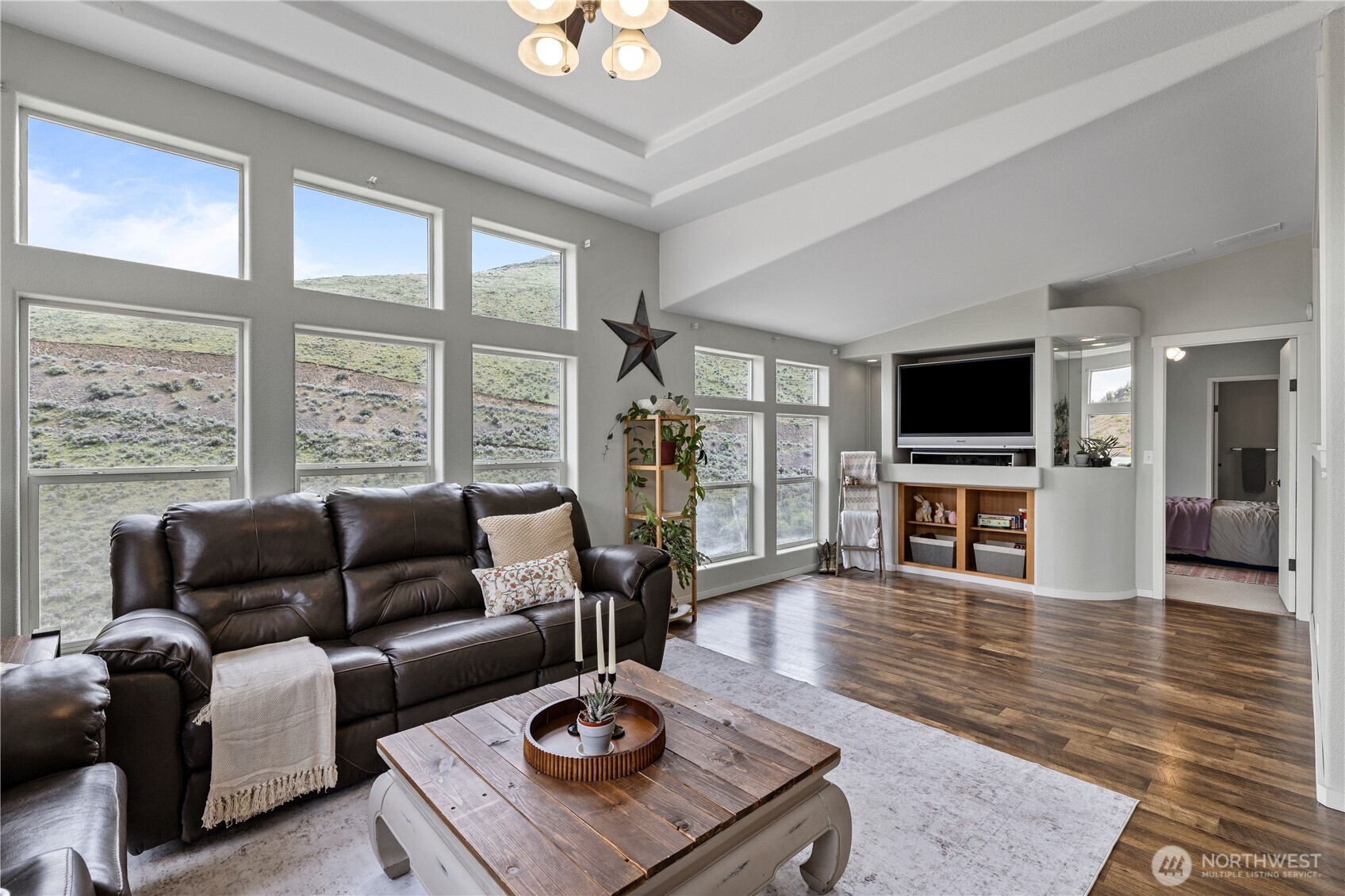 5370 W Umptanum Road , Ellensburg, WA 98926