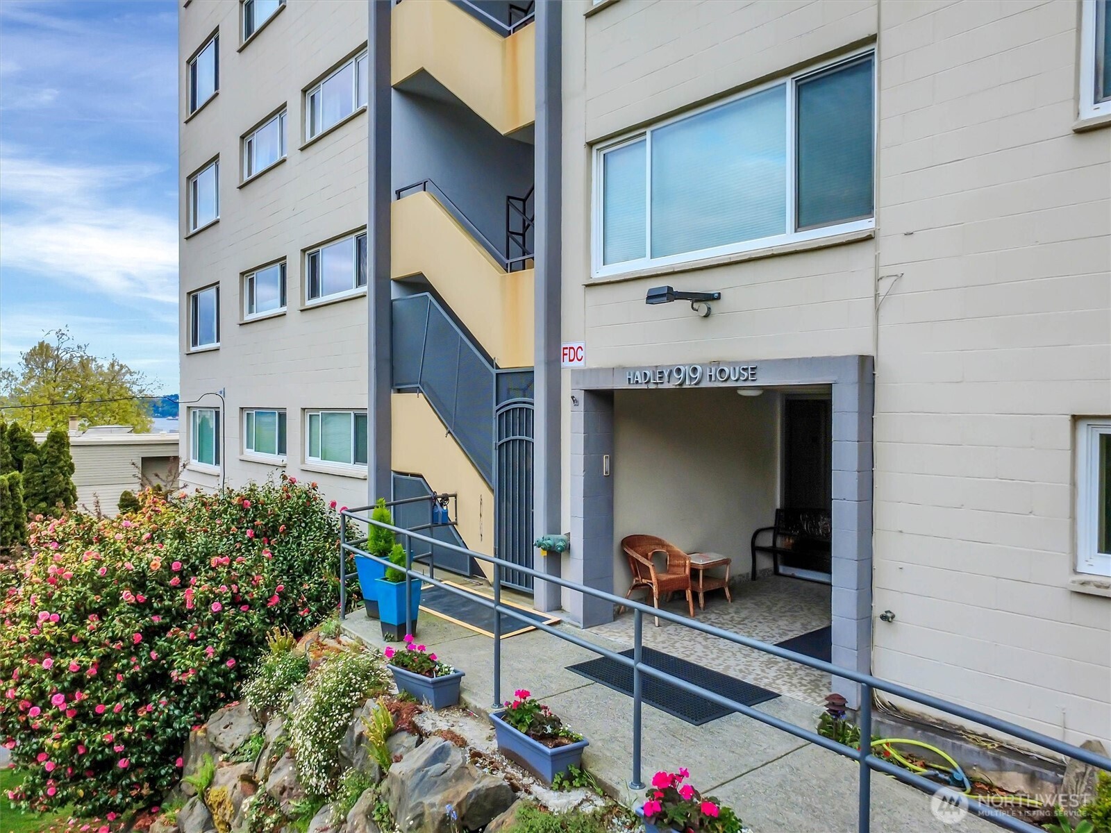 919 2nd Avenue W #505, Seattle, WA 98119