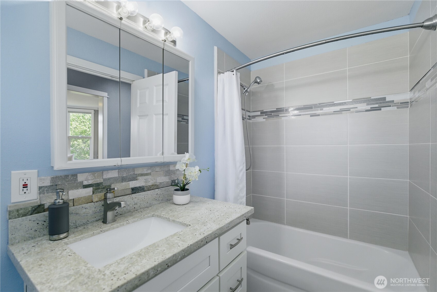 4516 N Mullen Street , Tacoma, WA 98407