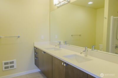 10363 Ashworth Avenue N, Seattle, WA 98133 - Photo 17