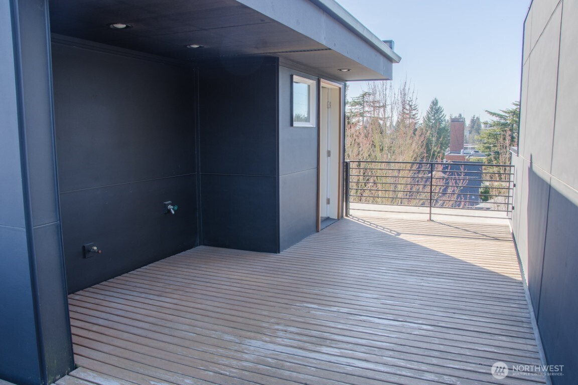 10363 Ashworth Avenue N, Seattle, WA 98133