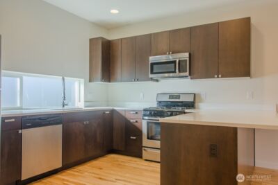 10363 Ashworth Avenue N, Seattle, WA 98133 - Photo 10