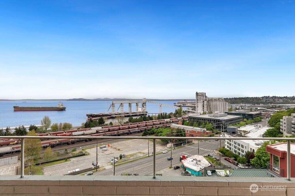 521 5th Avenue W #805, Seattle, WA 98119