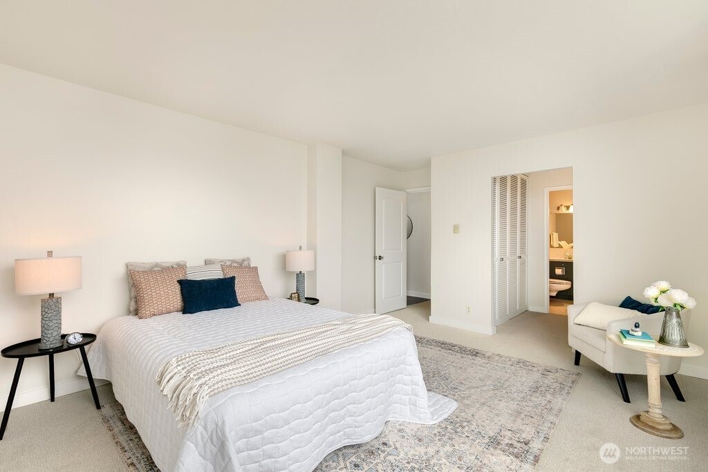521 5th Avenue W #805, Seattle, WA 98119