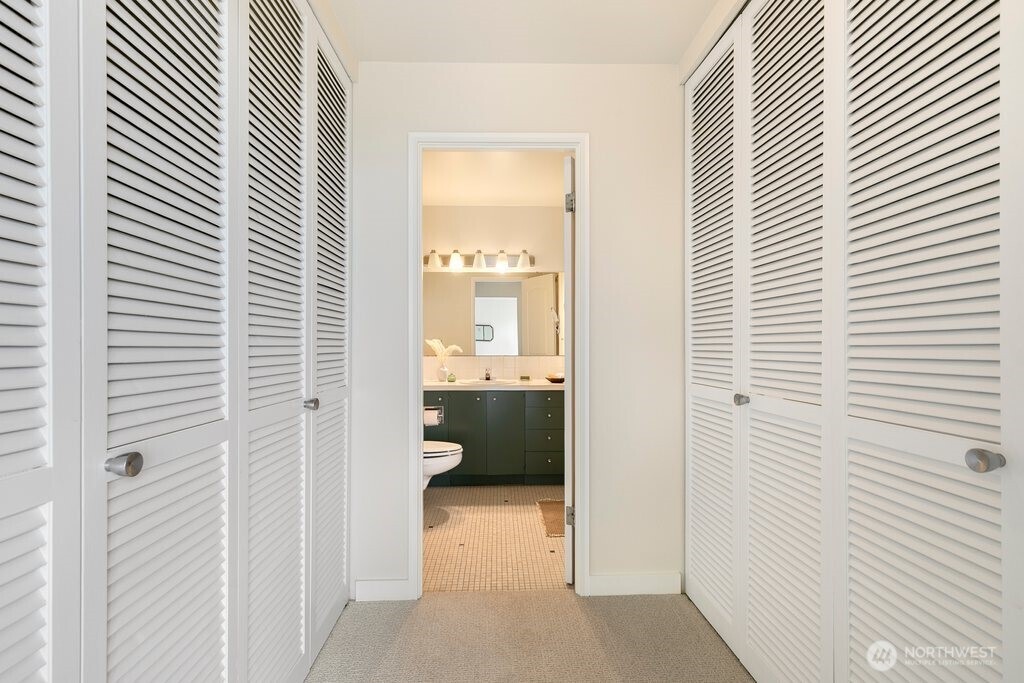 521 5th Avenue W #805, Seattle, WA 98119
