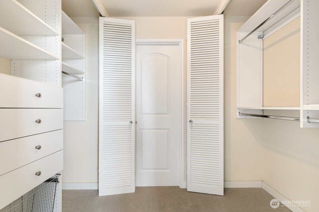 521 5th Avenue W #805, Seattle, WA 98119