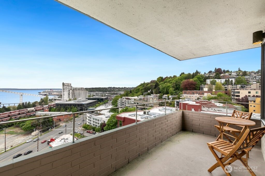 521 5th Avenue W #805, Seattle, WA 98119