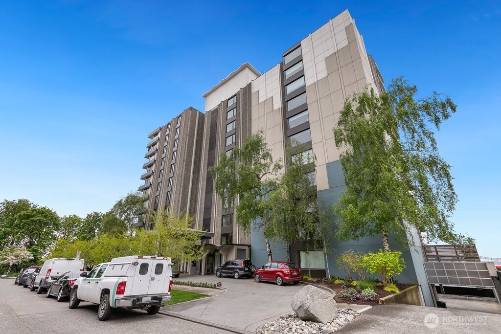 521 5th Avenue W #805, Seattle, WA 98119