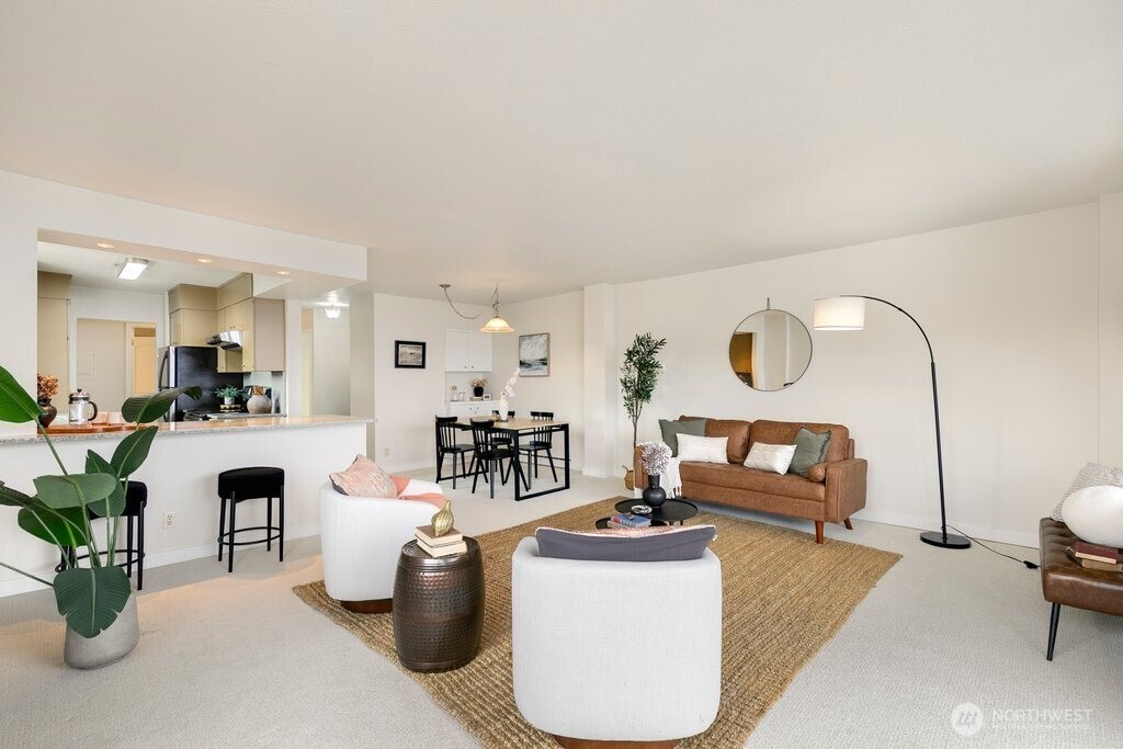 521 5th Avenue W #805, Seattle, WA 98119