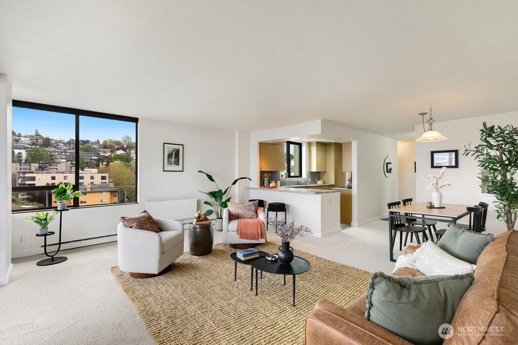 521 5th Avenue W #805, Seattle, WA 98119