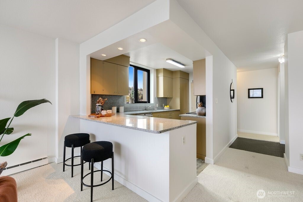 521 5th Avenue W #805, Seattle, WA 98119
