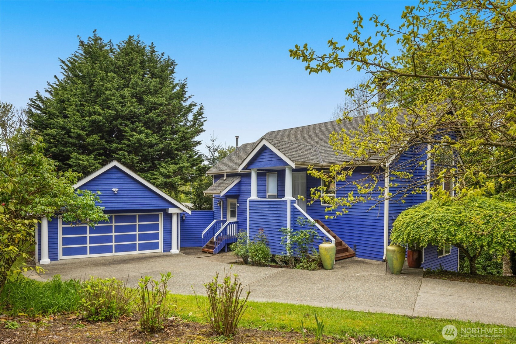 9602 NE 35th Place , Clyde Hill, WA 98004-1800
