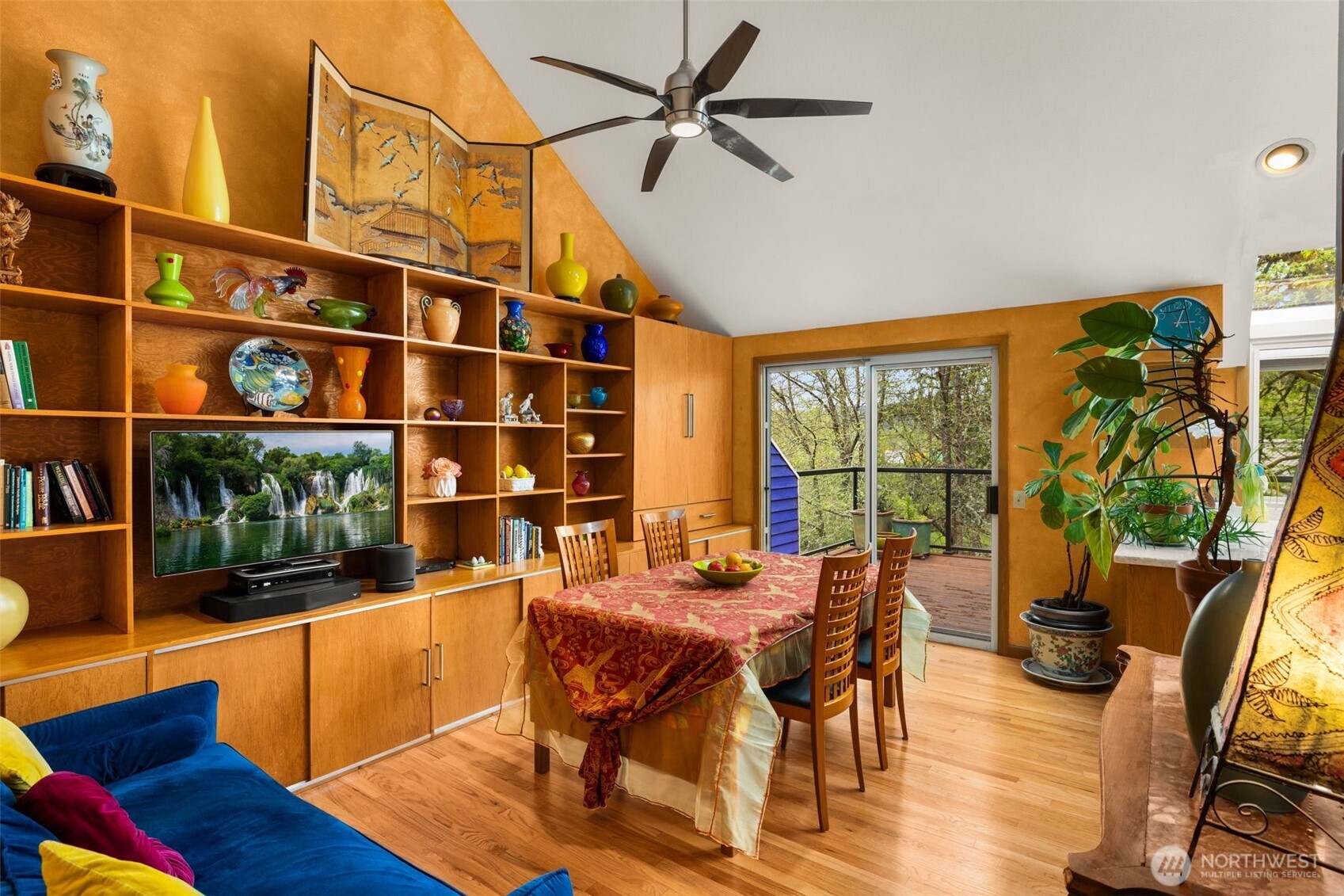 9602 NE 35th Place , Clyde Hill, WA 98004-1800
