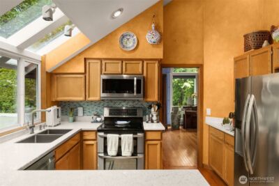 9602 NE 35th Place , Clyde Hill, WA 98004-1800 - Photo 15