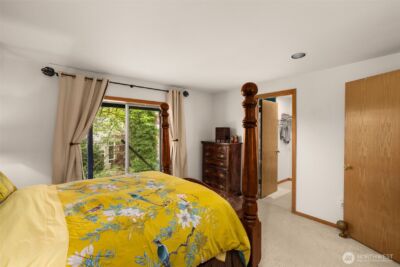 9602 NE 35th Place , Clyde Hill, WA 98004-1800 - Photo 18
