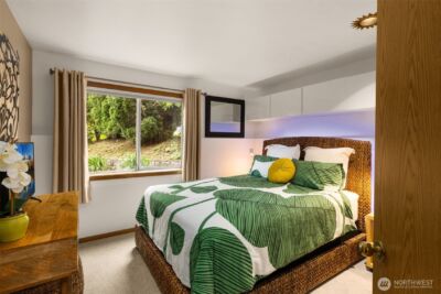 9602 NE 35th Place , Clyde Hill, WA 98004-1800 - Photo 22