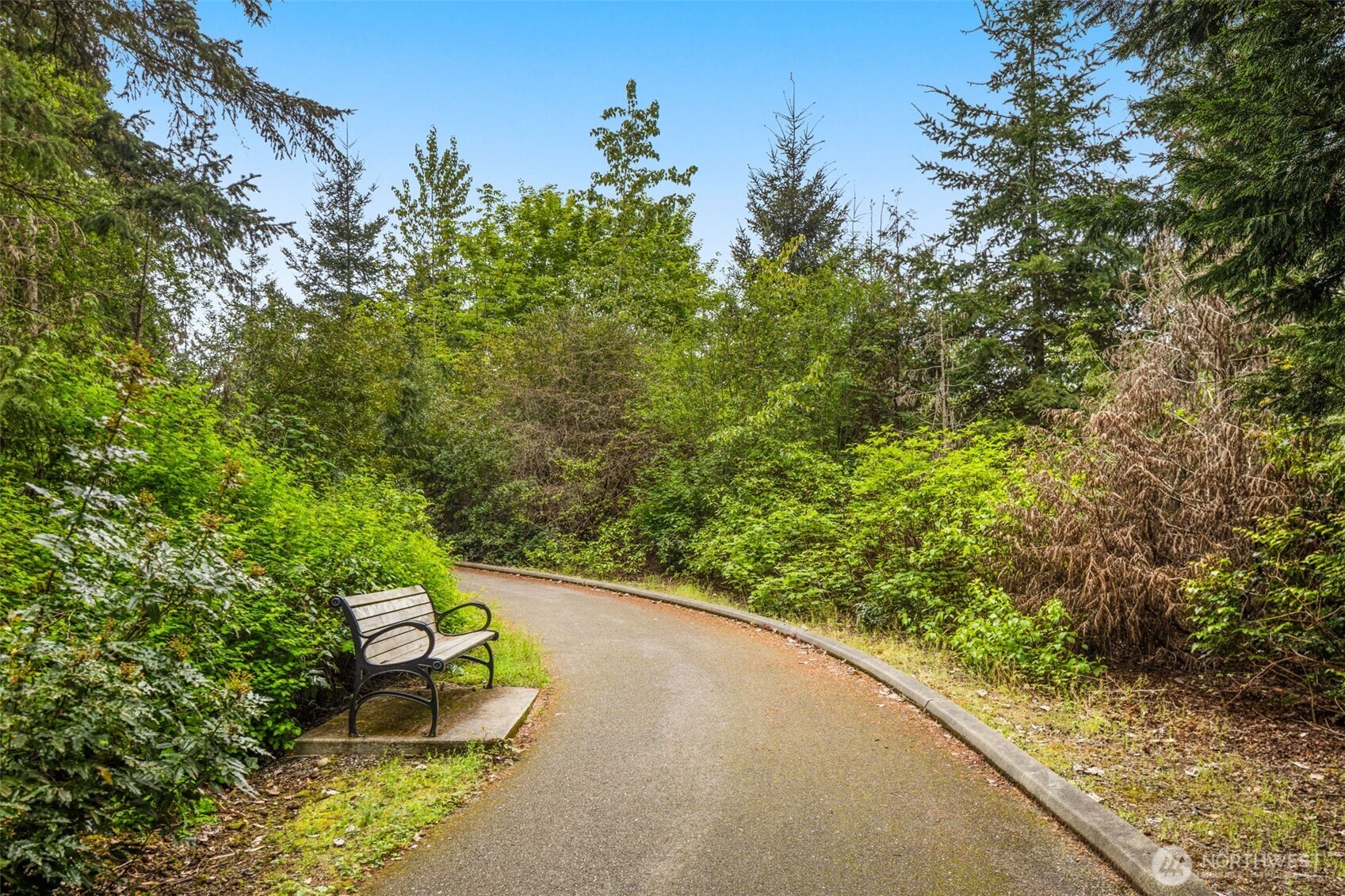 9602 NE 35th Place , Clyde Hill, WA 98004-1800