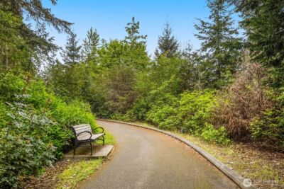 9602 NE 35th Place , Clyde Hill, WA 98004-1800 - Photo 24