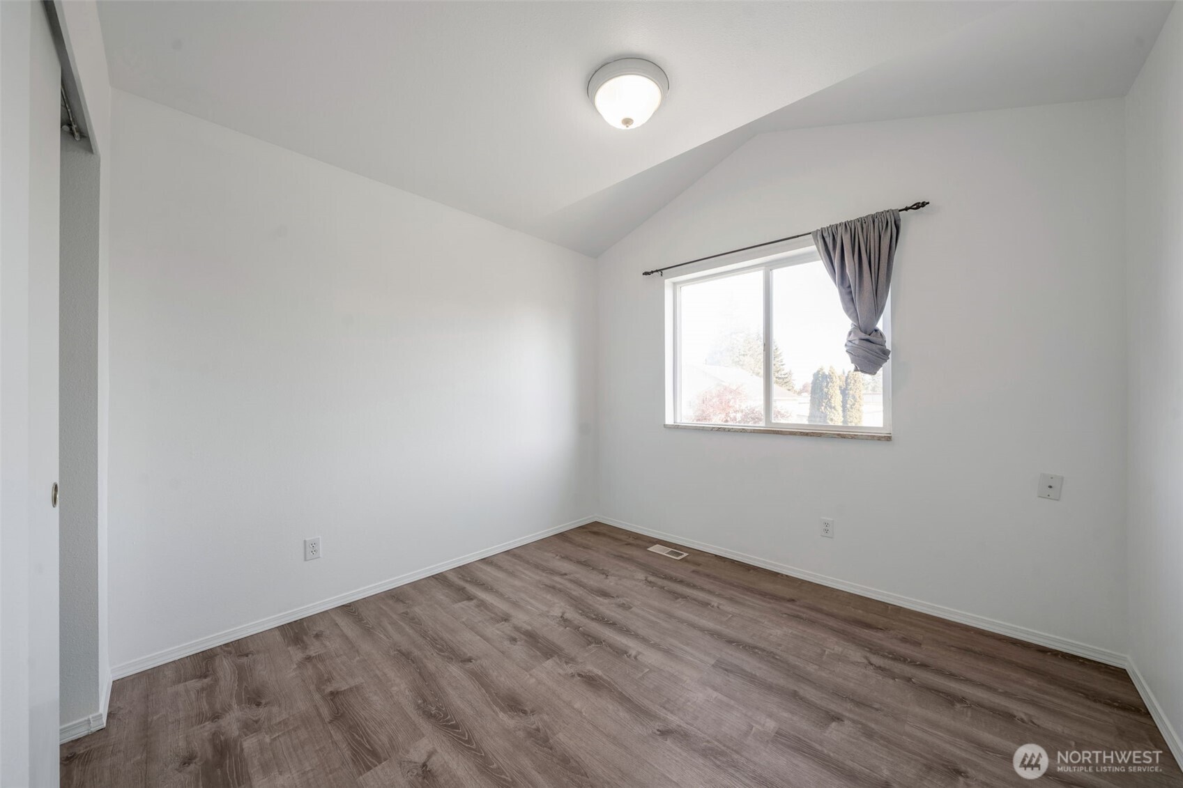 9925 S 242nd Place , Kent, WA 98030