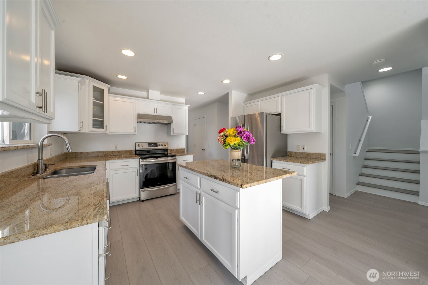 9925 S 242nd Place , Kent, WA 98030
